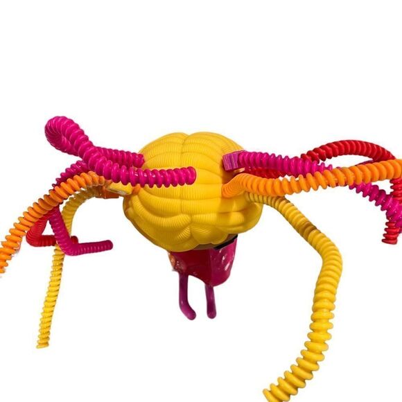 Lalaloopsy silly hair doll with bendable locks, movable arms, legs and barrettes - Picture 4 of 11